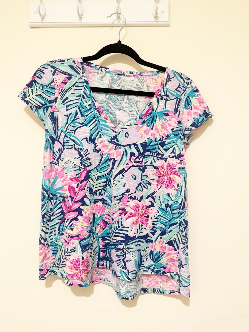 Lilly Pulitzer Tropical Floral V-Neck Tee in Aqua, Pink & Navy